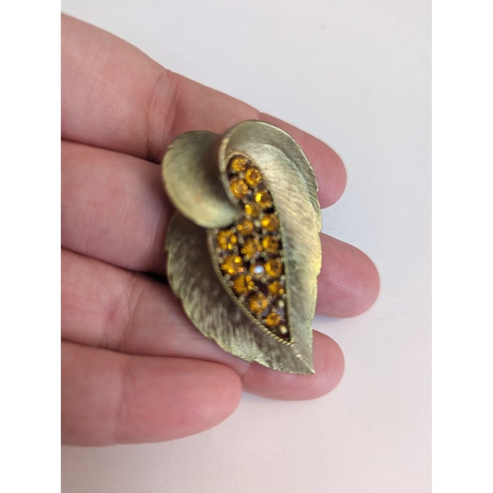 JJ Jonette Orange Rhinestone gold tone curled leaf brooch signed VTG 2 inch